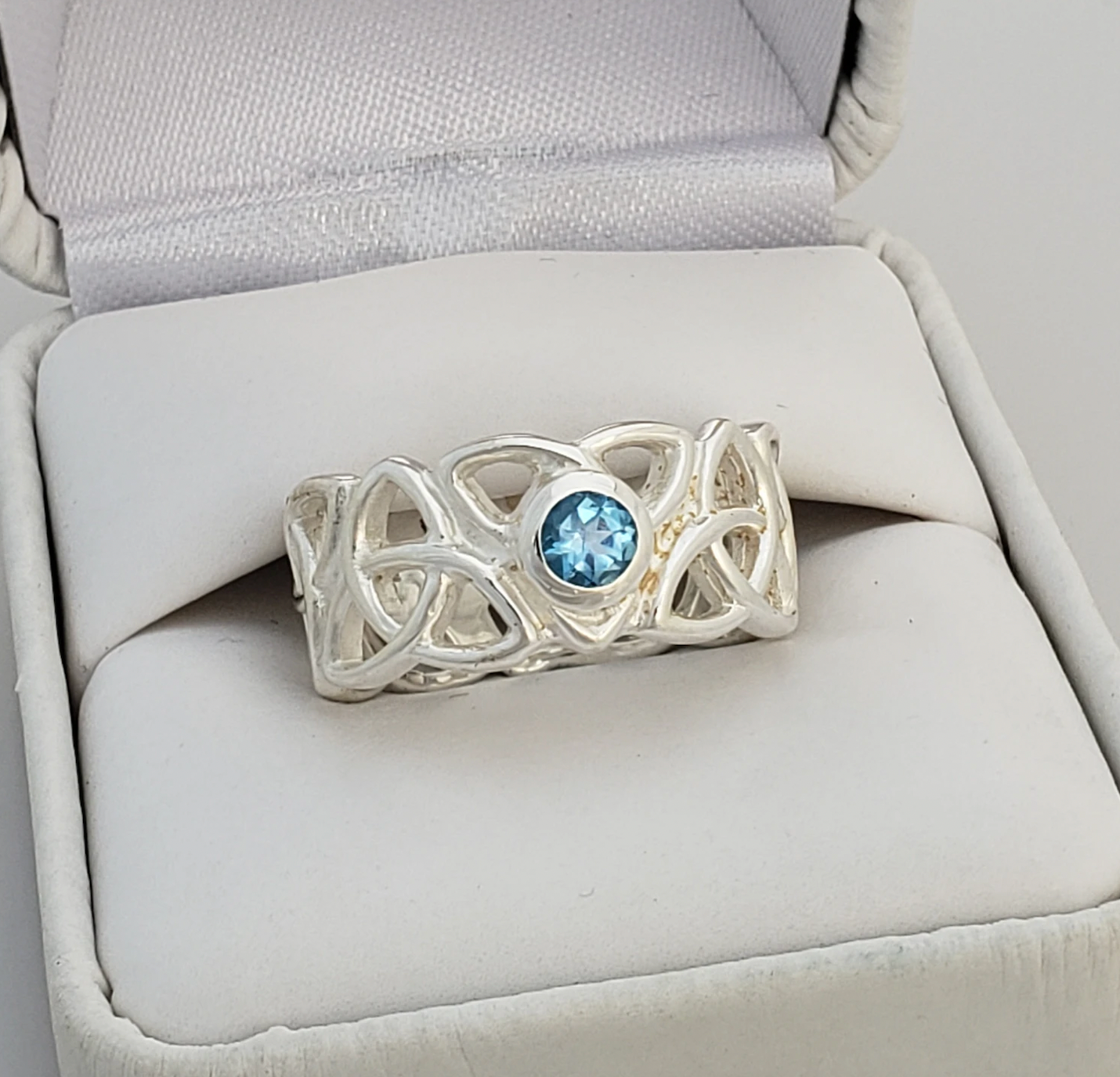 Celtic Knot Trinity Ring (2 colors)